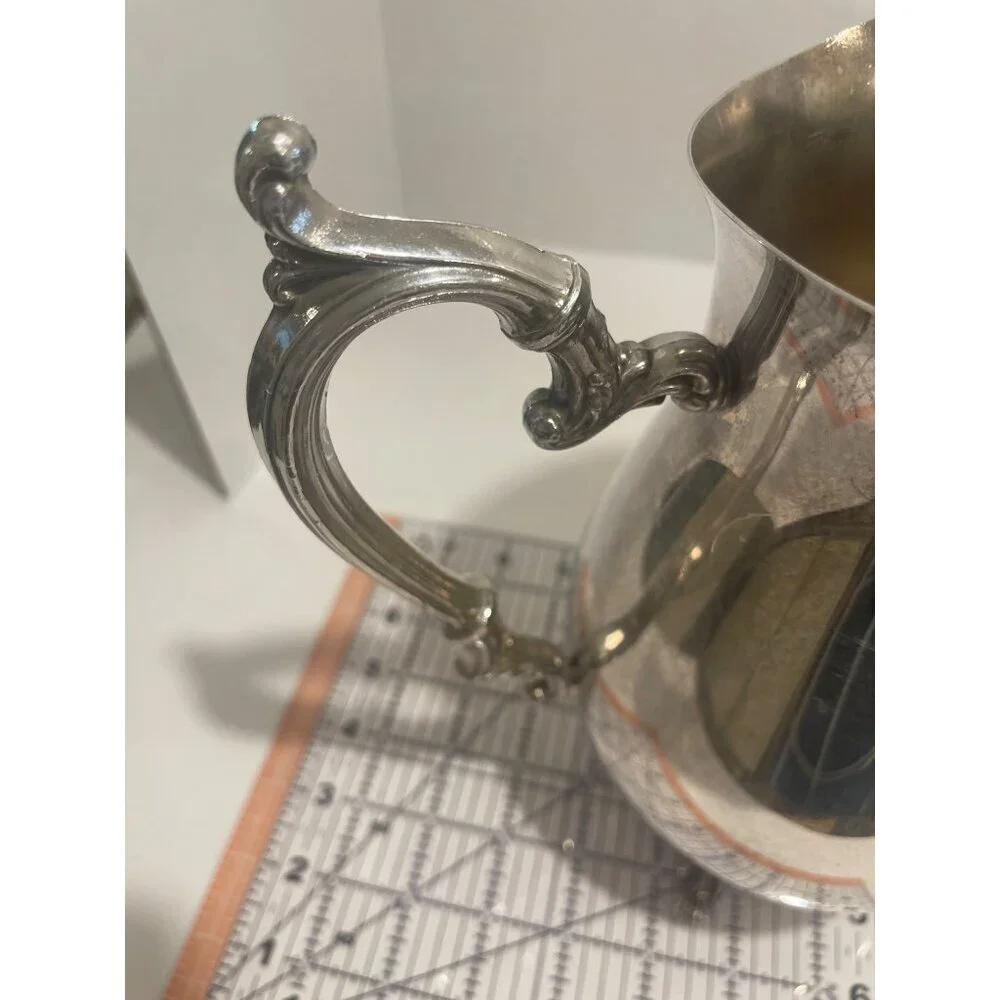 W.M. Rogers Silver Plated Water Pitcher With Guard Preowned in‎ good condition